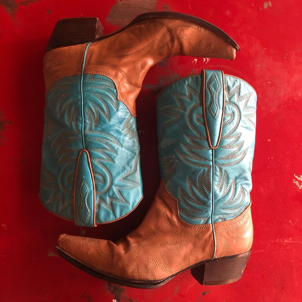 corral style two toned cowboy boots—women’s 8M